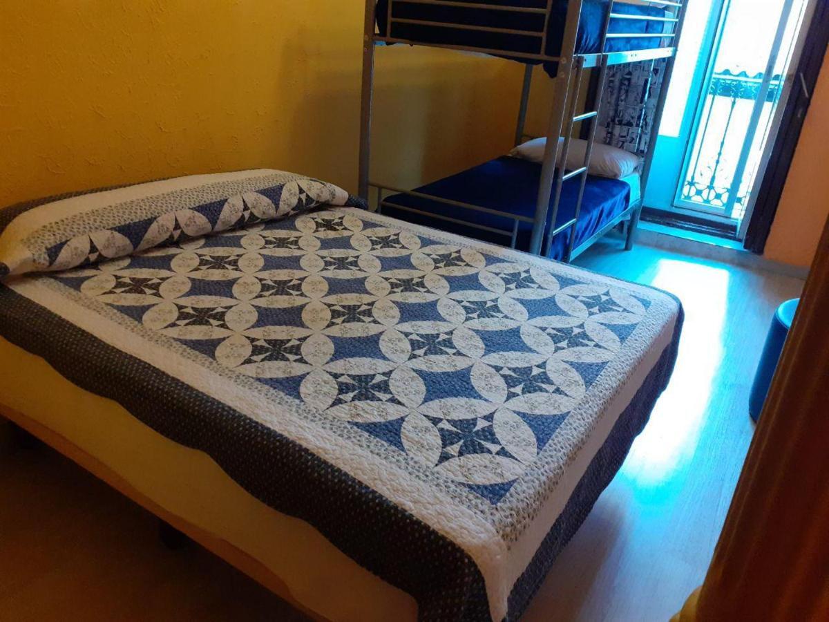 Arvin Hostal Guest house *