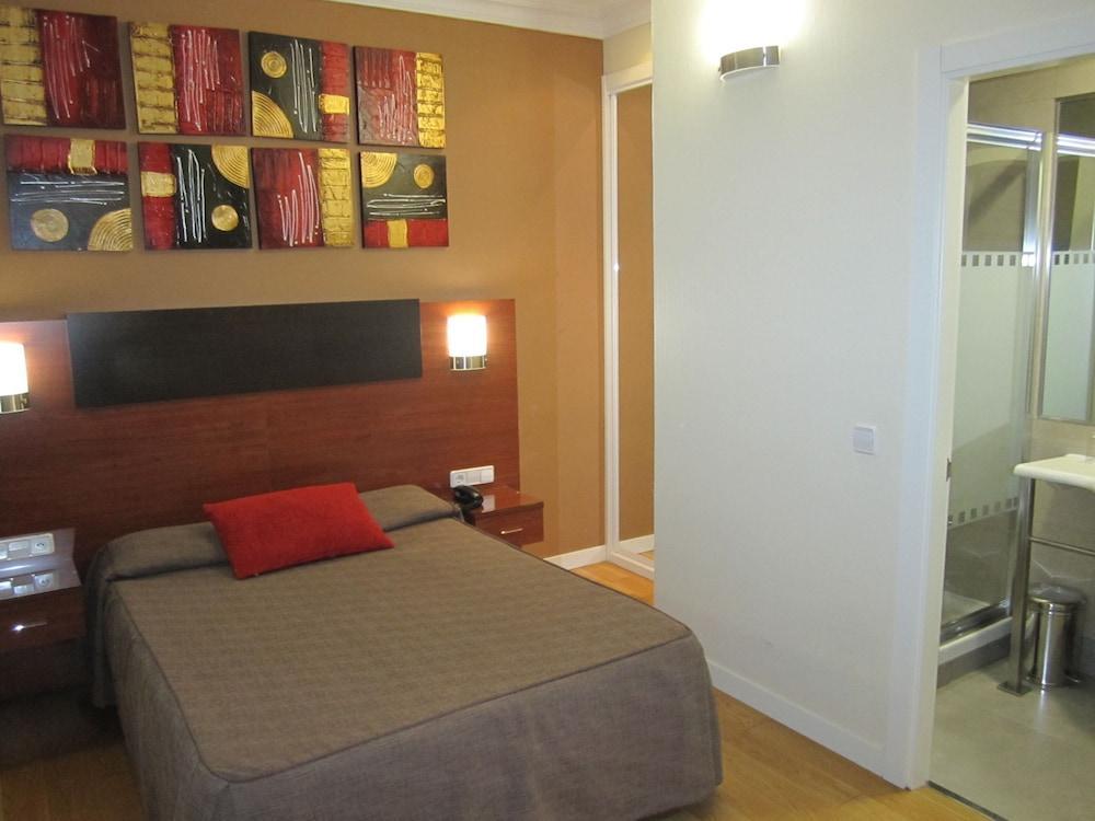 Pensión Abadia 3*