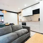 Bright Centric Studio In La Latina