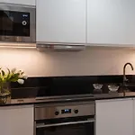 Vivienda Con Zona De Trabajo, Piscina Y Parking
