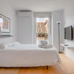 Studio La Latina By Sharingco