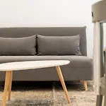 Modern And Bright- 2 Bd 2 Bth - Center