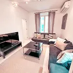 Lujosa Vivienda En El Centro De Madrid Para Tu Estancia De Ocio - Preciados