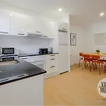 Escapada Con Parking Para 3, Vive La Latina