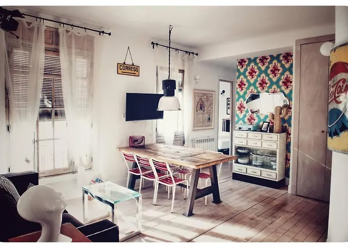 Cozy And Bright Apartment In Historic Town Center