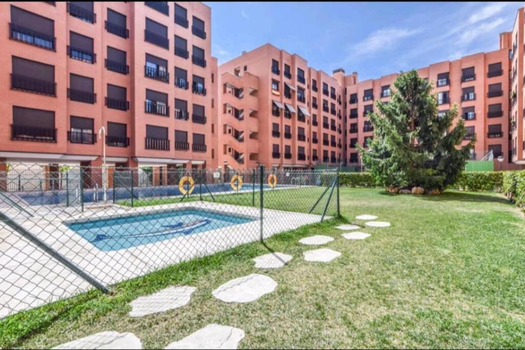 Apartamento Cerca Airport, Riyadh Air, Ifema, Eisenhower, Wifi, 4 Personas