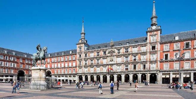 Plaza Mayor Family