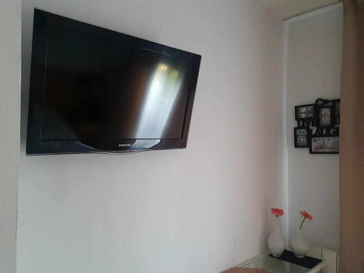 Apartamento Cerca Airport, Riyadh Air, Ifema, Eisenhower, Wifi, 4 Personas *