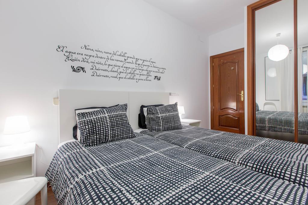 Bookinmadrid Com - Puerta Del Sol *