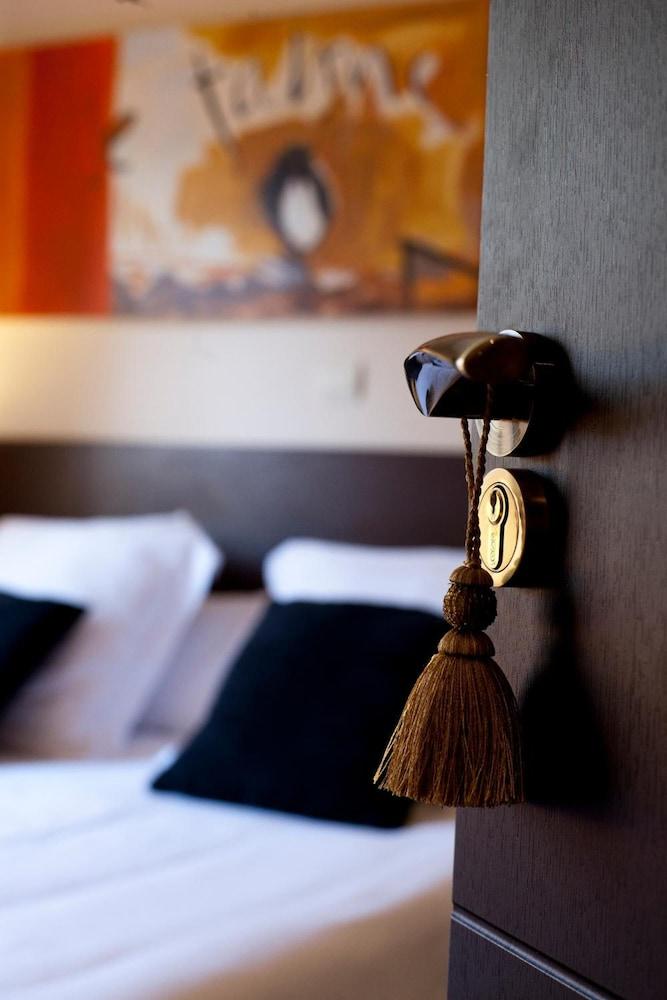 Thc Tirso Molina Hostal
