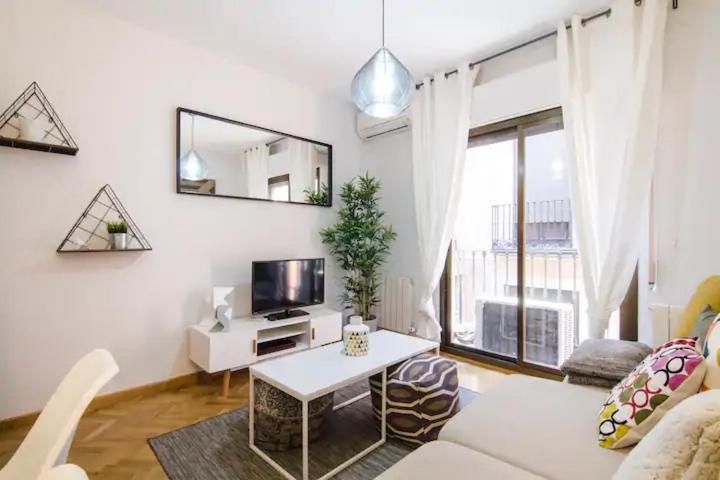 Apartment Bright & Spacious- Center- 2rooms-2bathrooms *