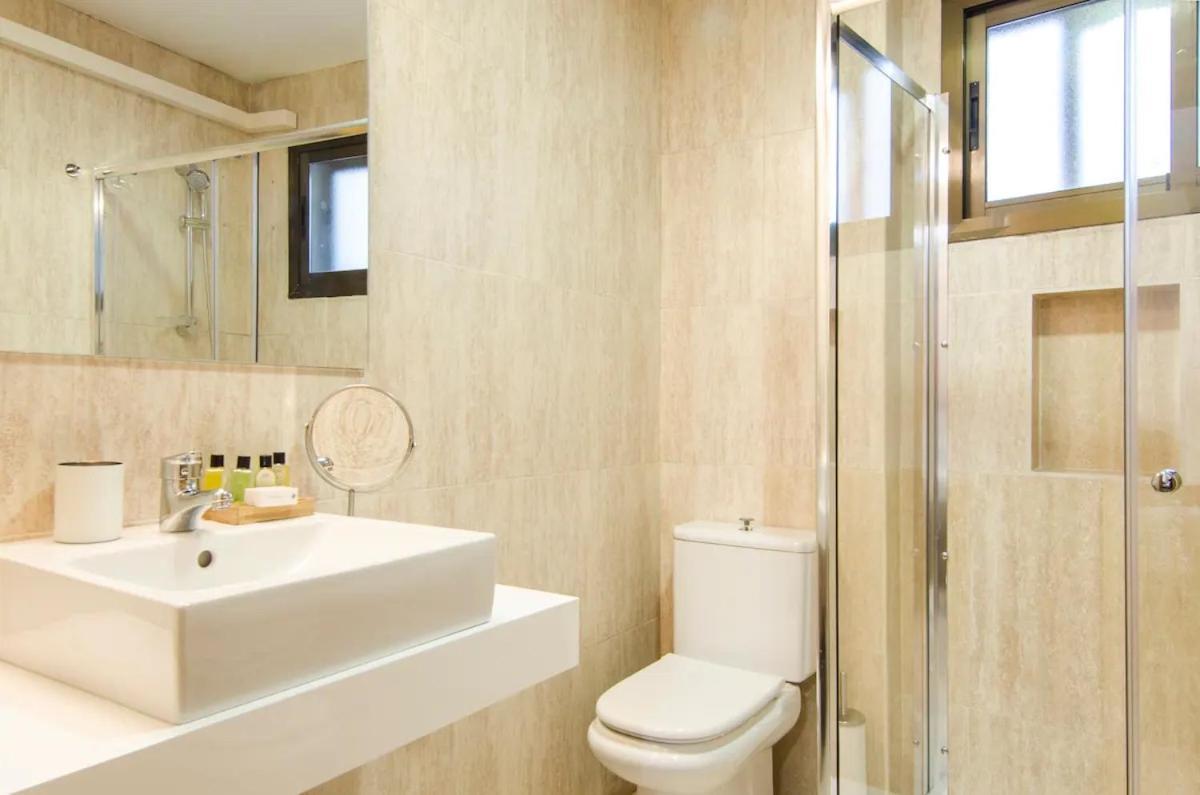 Bright & Spacious- Center- 2rooms-2bathrooms