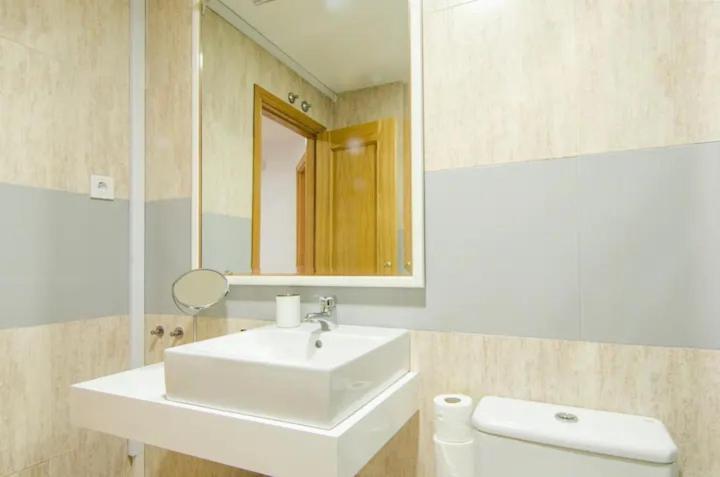 Bright & Spacious- Center- 2rooms-2bathrooms Apartment *
