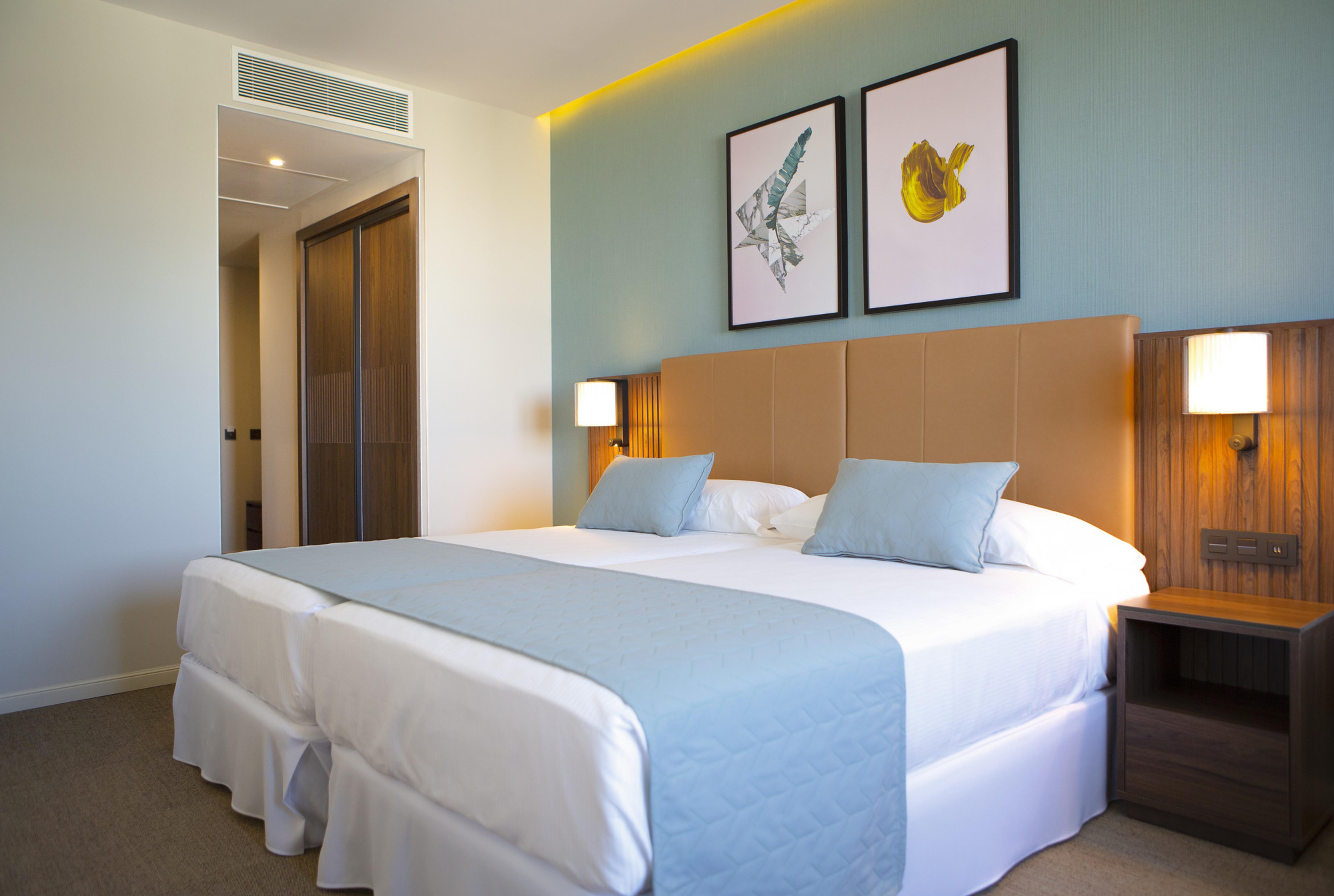 Hotel Riu Plaza Espana 4*