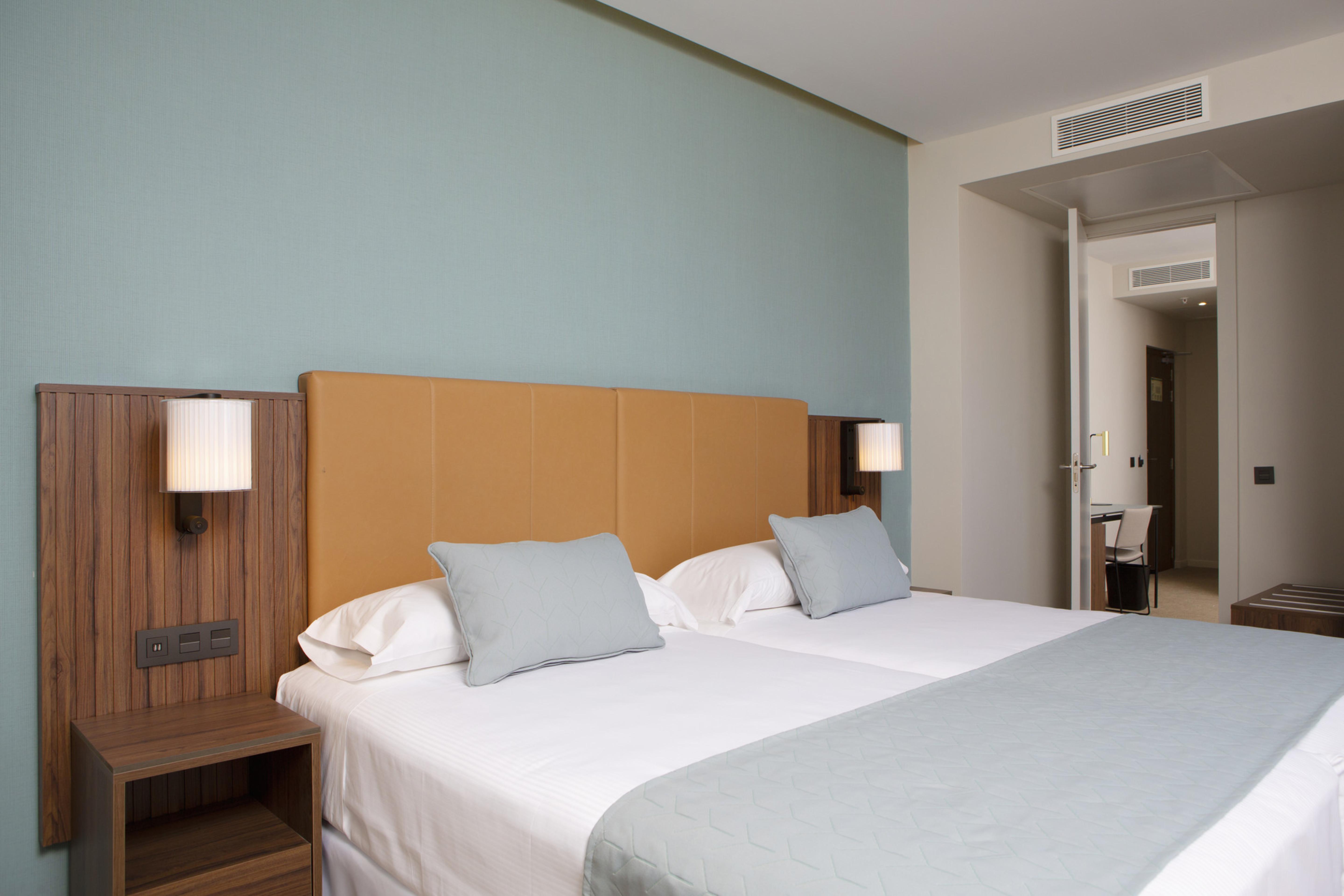 Hotel Riu Plaza Espana 4*