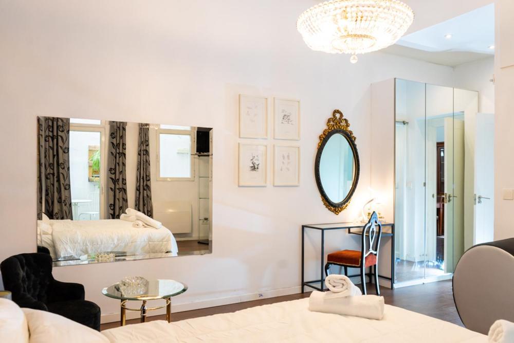 Apartment Modern And Neoclassical Flat