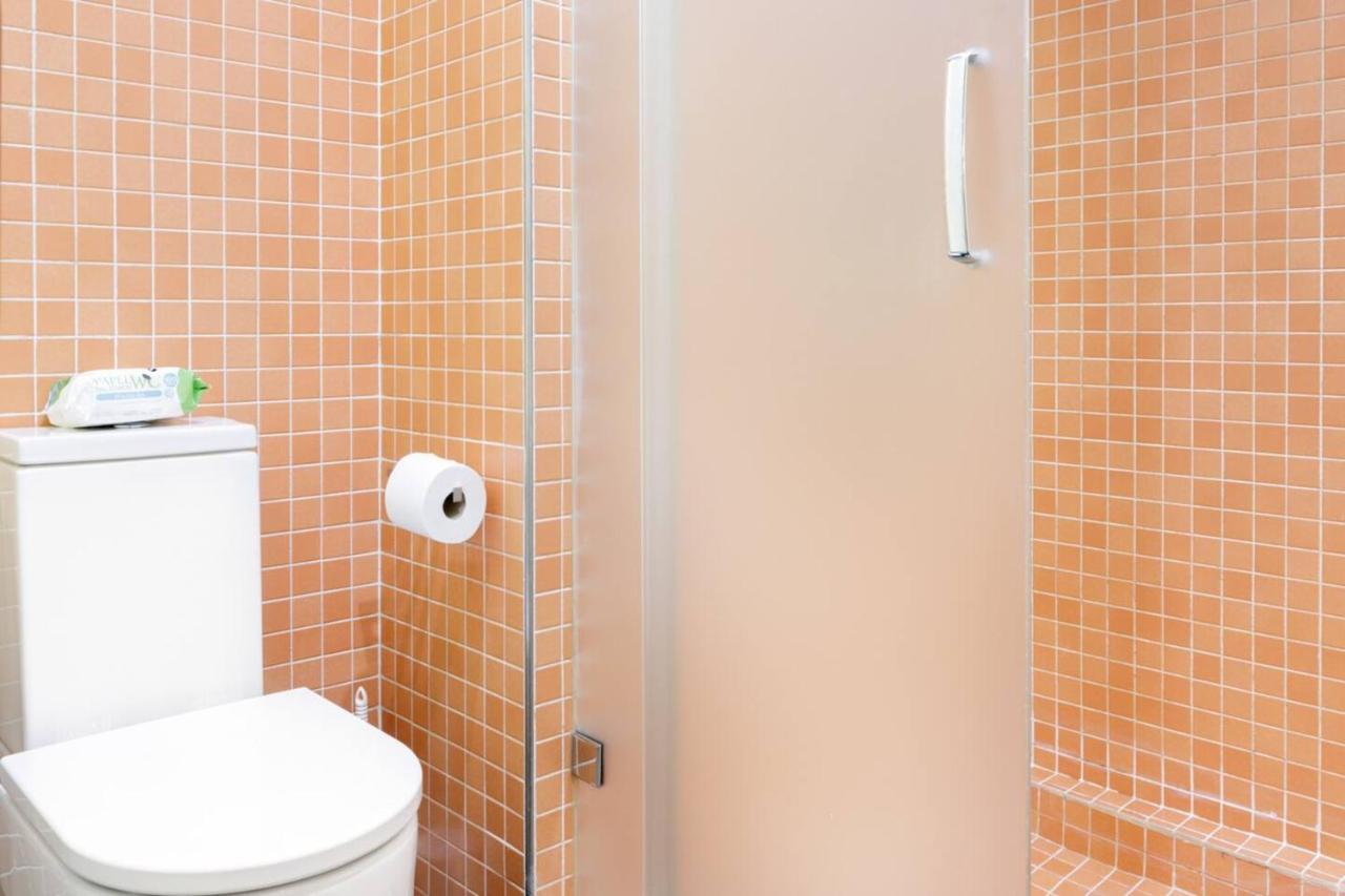 Cozy In 70 M² Pool Apartamento Madrid