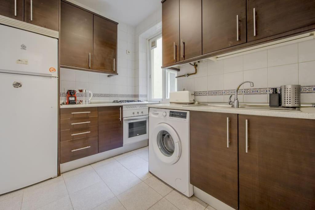 Apartamento Classic Apt 7pax En El Corazon De La Latina/madrid *
