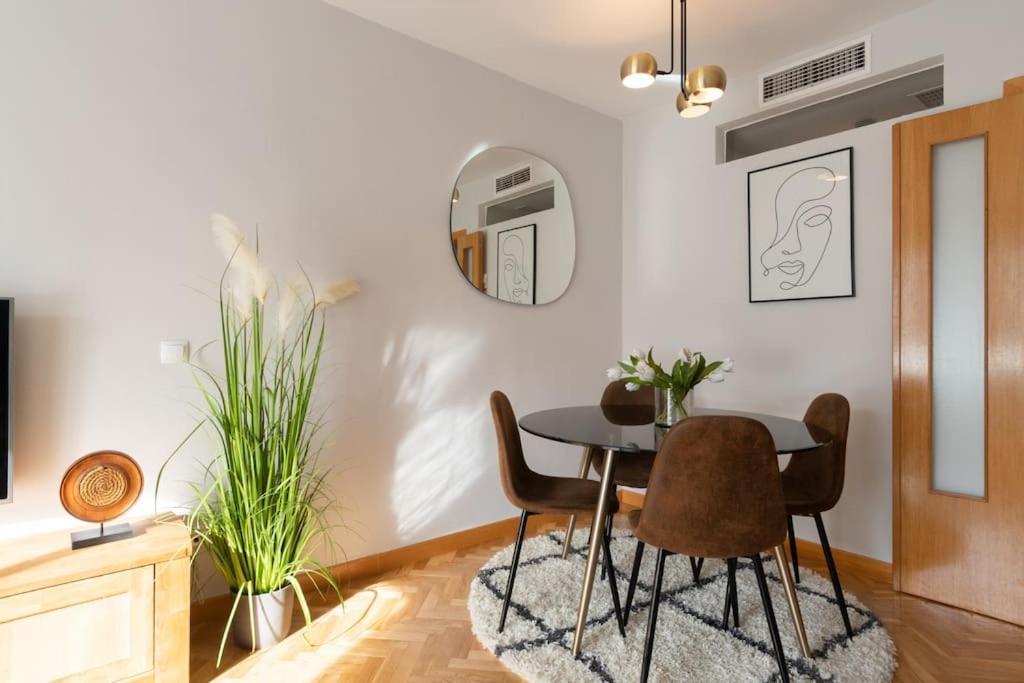 Vivienda Con Zona De Trabajo, Piscina Y Parking Appartamento *