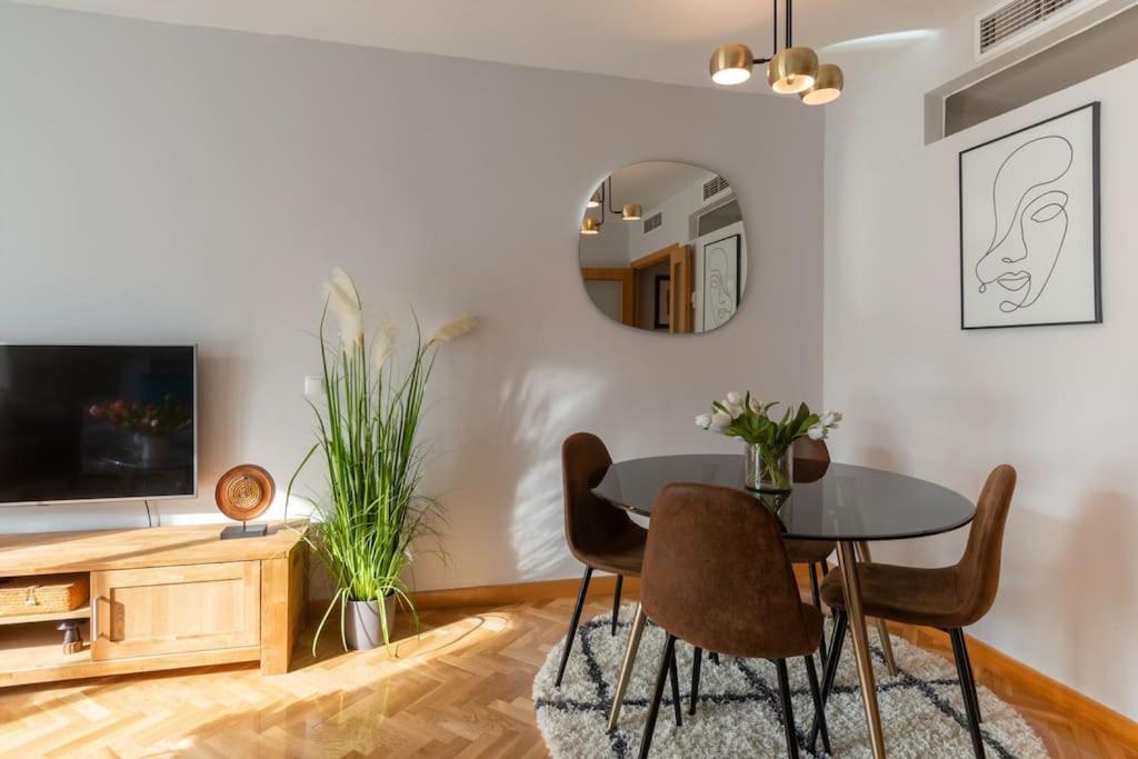 Appartamento Vivienda Con Zona De Trabajo, Piscina Y Parking *