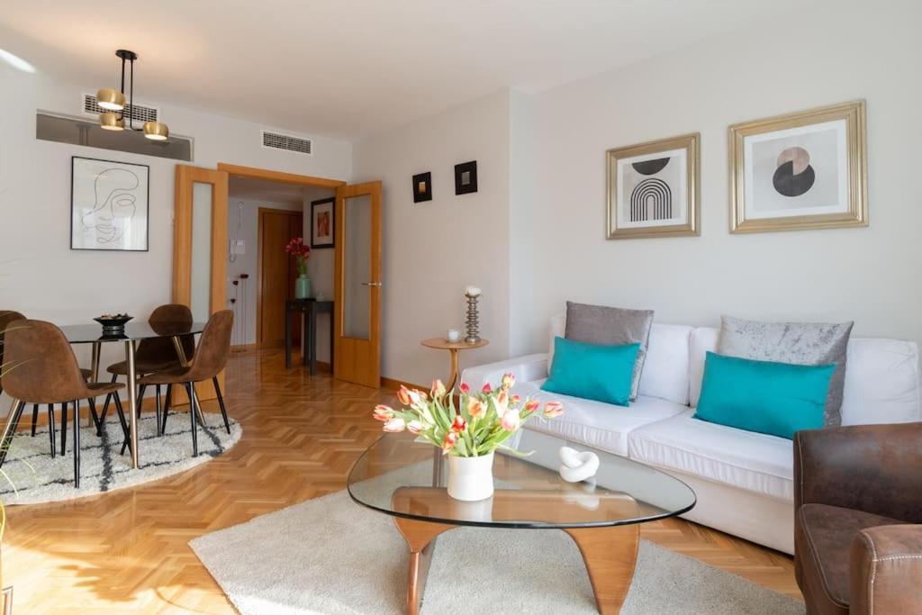 Vivienda Con Zona De Trabajo, Piscina Y Parking Appartamento