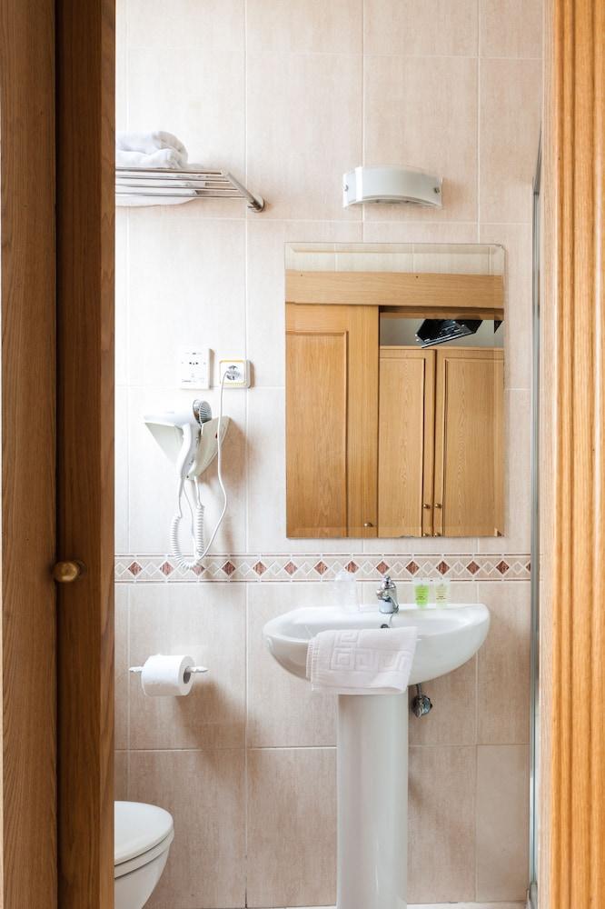 Josefina-gran Via Albergue *