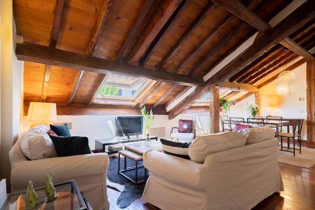 Apartamento Calm And Bright Apartment, Center La Latina D.alb