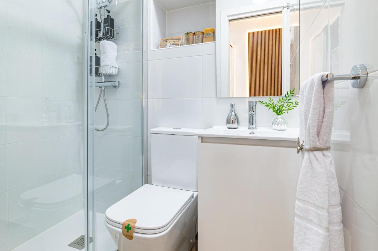 Sleep, Shower And Coffee Near Madrid'S Gran Via Madrid