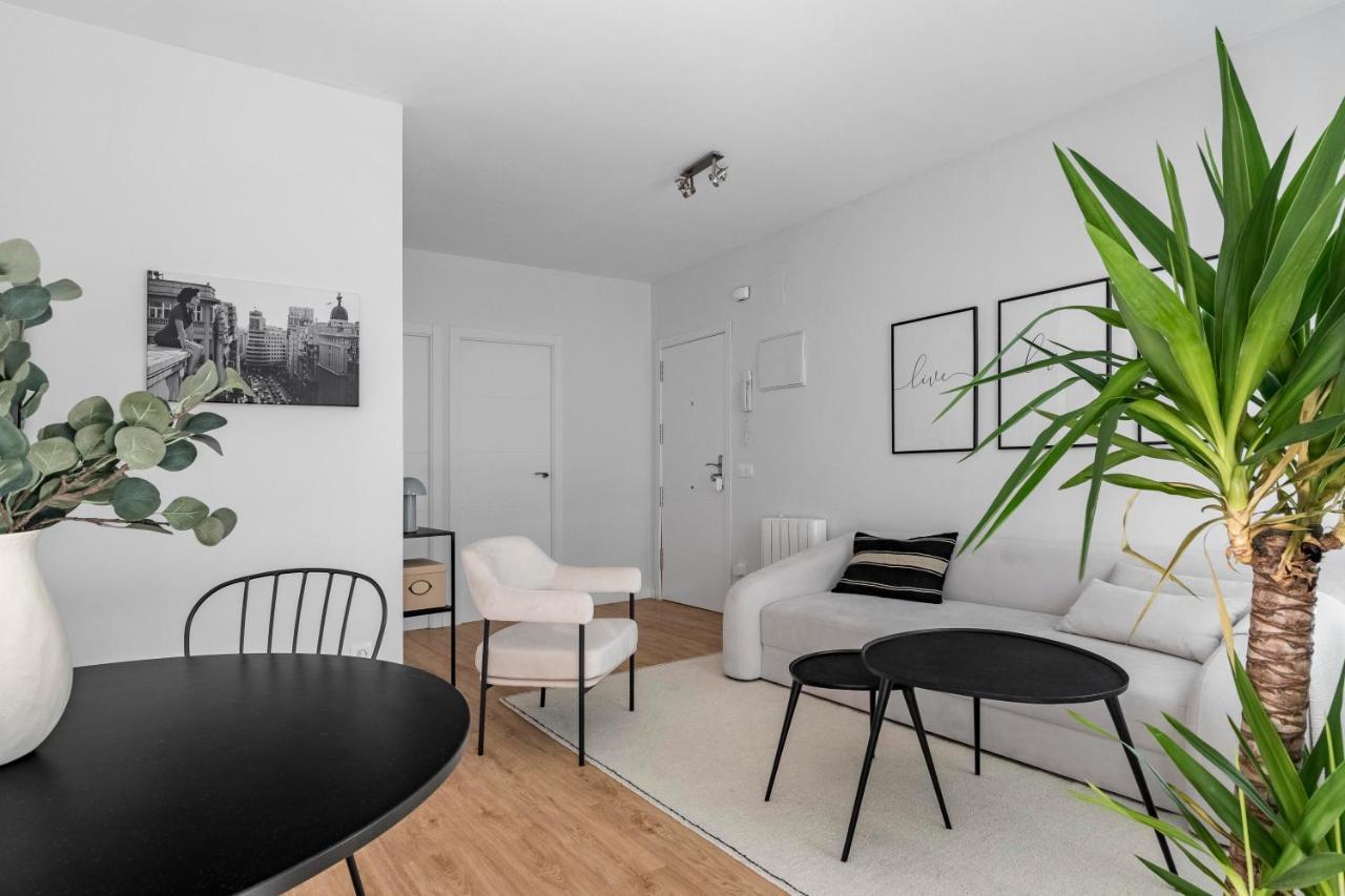 Cozy 2 Bedroom With Patio Appartamento Madrid