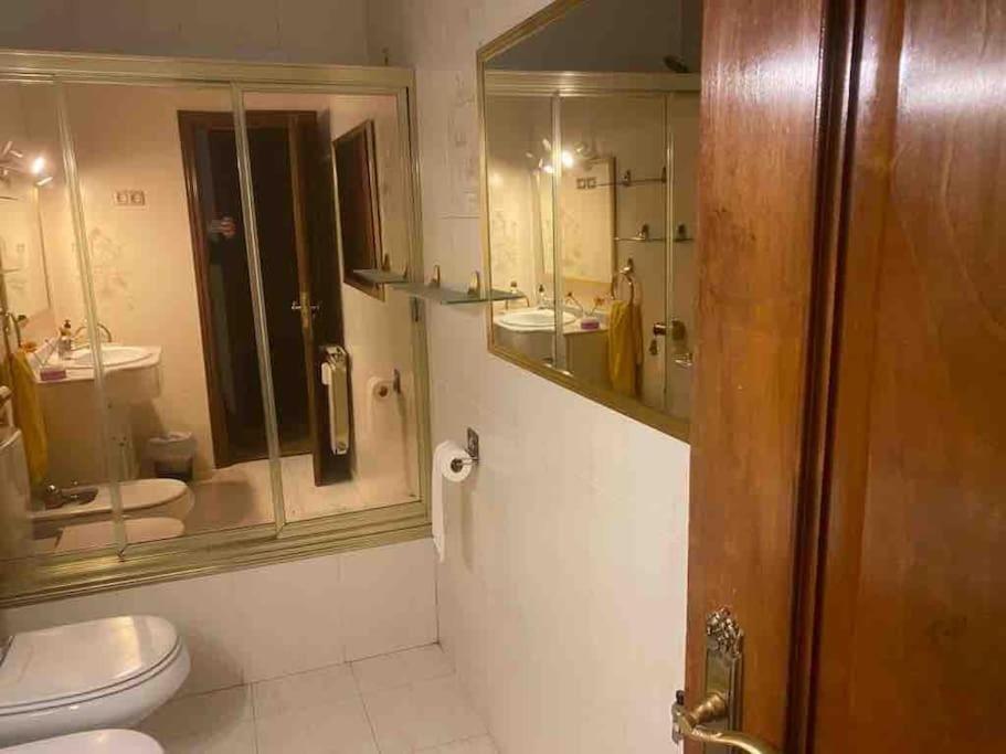 Piso Amplio, Iluminado Y Muy Bien Comunicado Apartamento *