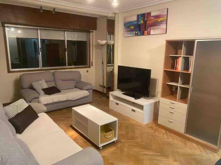 Piso Amplio, Iluminado Y Muy Bien Comunicado *