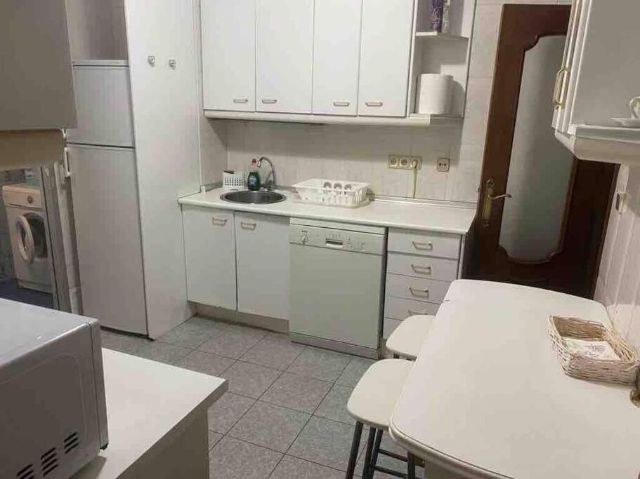 Apartamento Piso Amplio, Iluminado Y Muy Bien Comunicado *