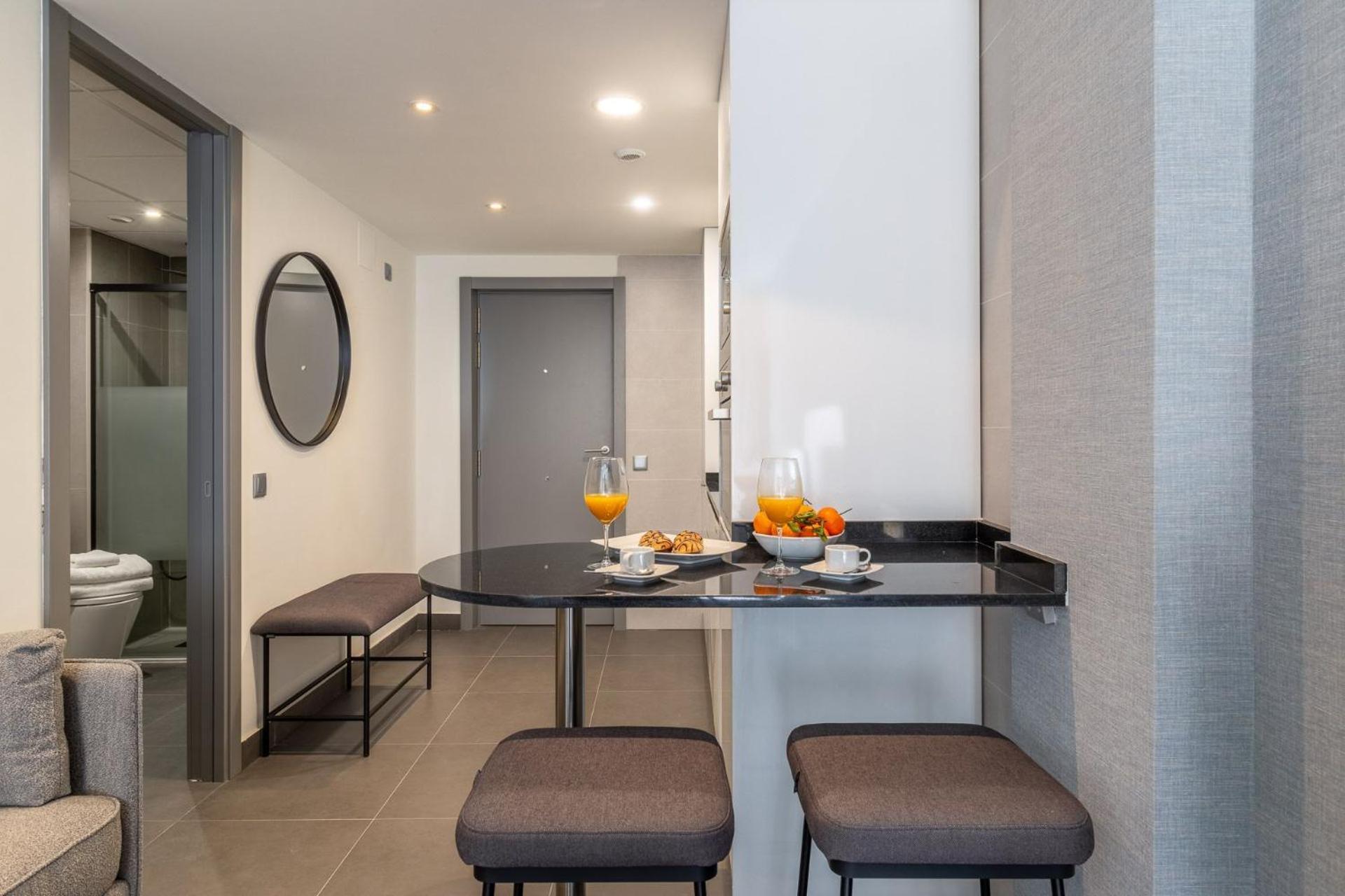 Apartamento Cozy Loft Near El Rastro With A Touch Of Charm - Latina Toledo Iii *