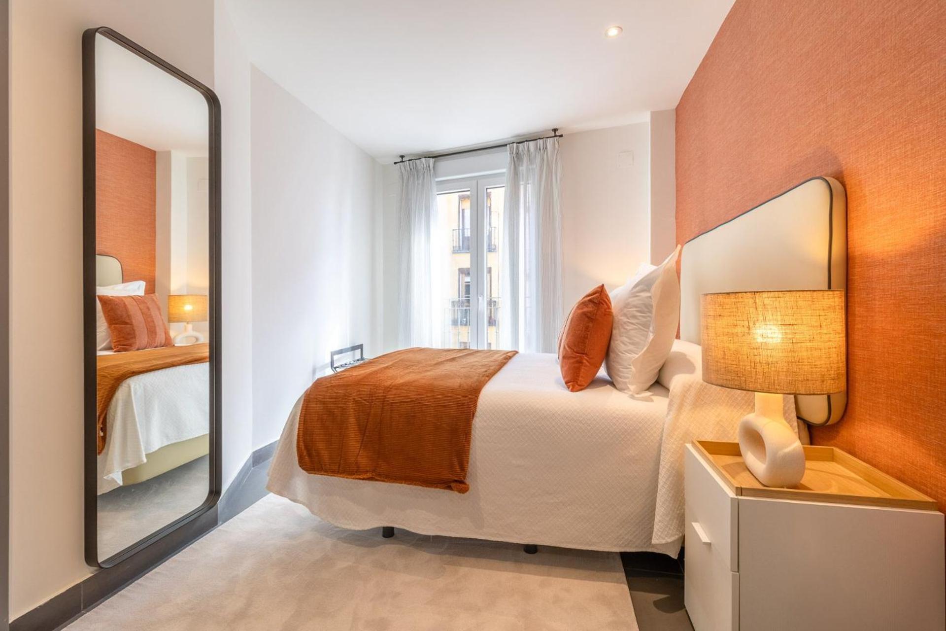 Authentic La Latina Getaway Just Steps From Iconic Rastro Latina Toledo X Apartment Madrid