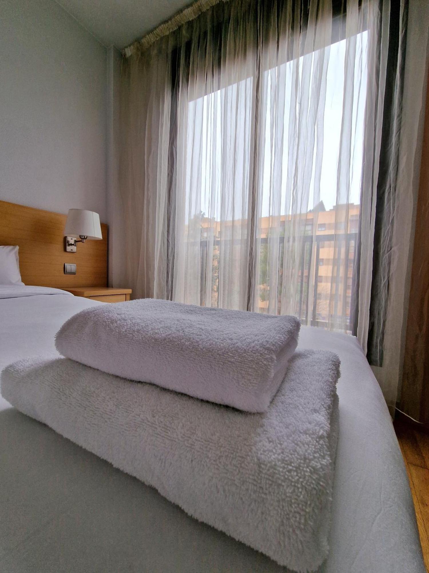Samaniego, Piscina Y Garaje Junto Civitas Metropolitano Y Aeropuerto Apartment