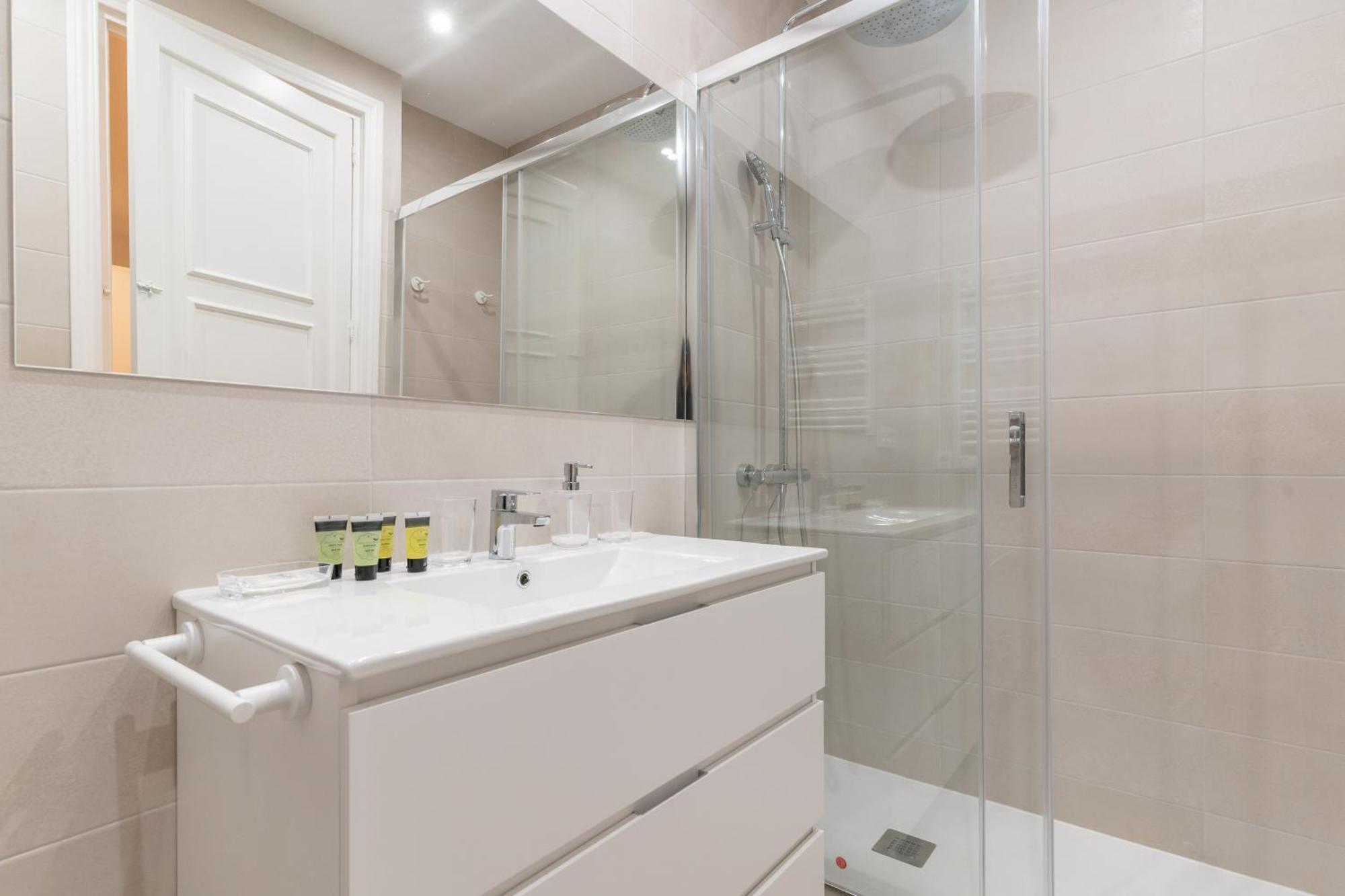 Spacious Central-3bedrooms 3bathrooms-sol Apartamento Madrid
