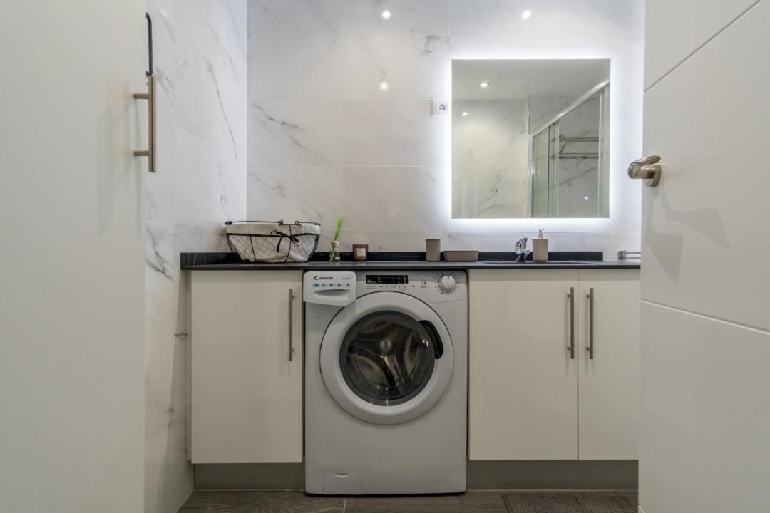 Brigth- Pool Parking-1bd 1bth-prado Appartamento *