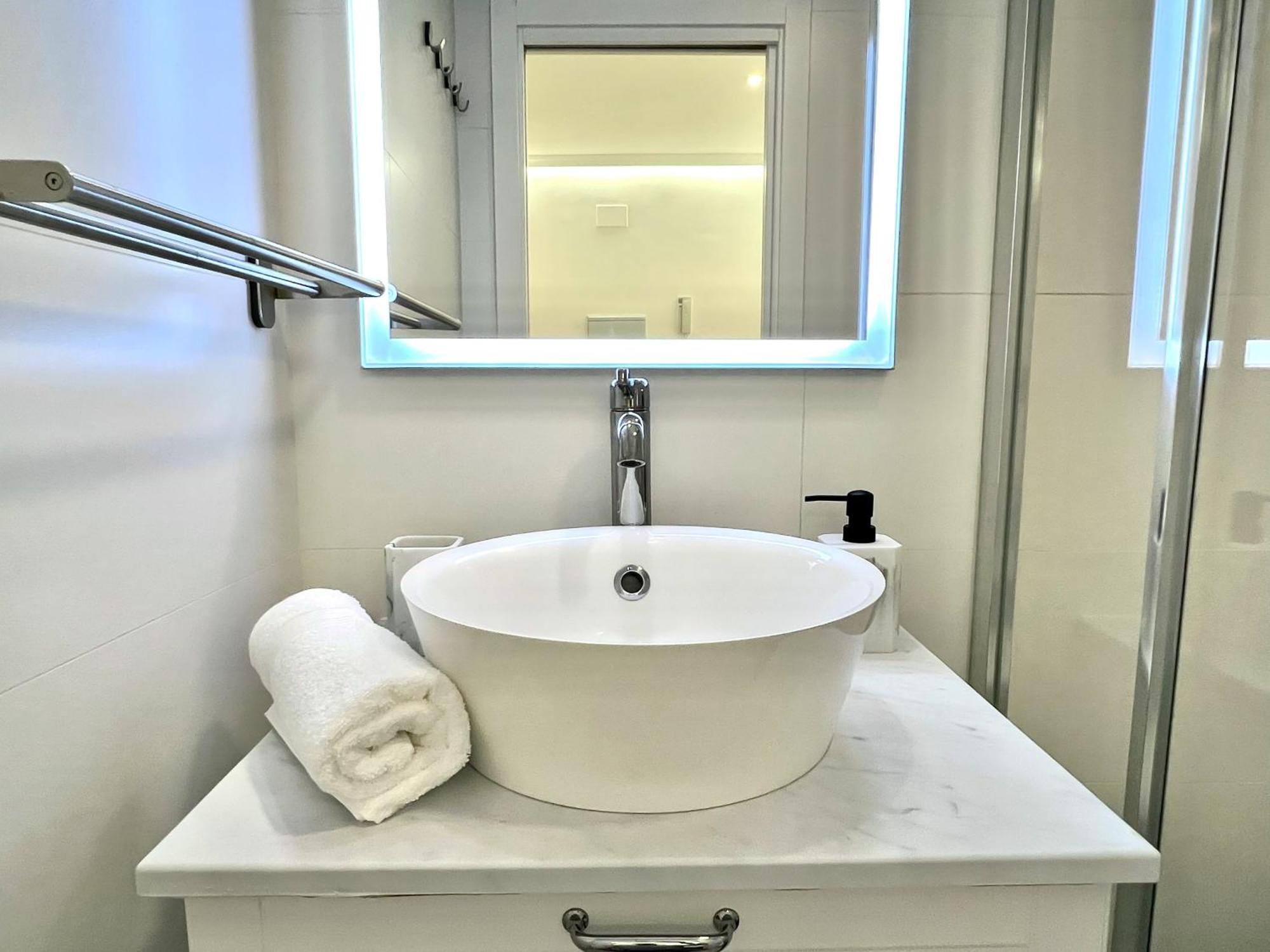 Apartment In The Heart Of Madrid-piso En Malasana Madrid