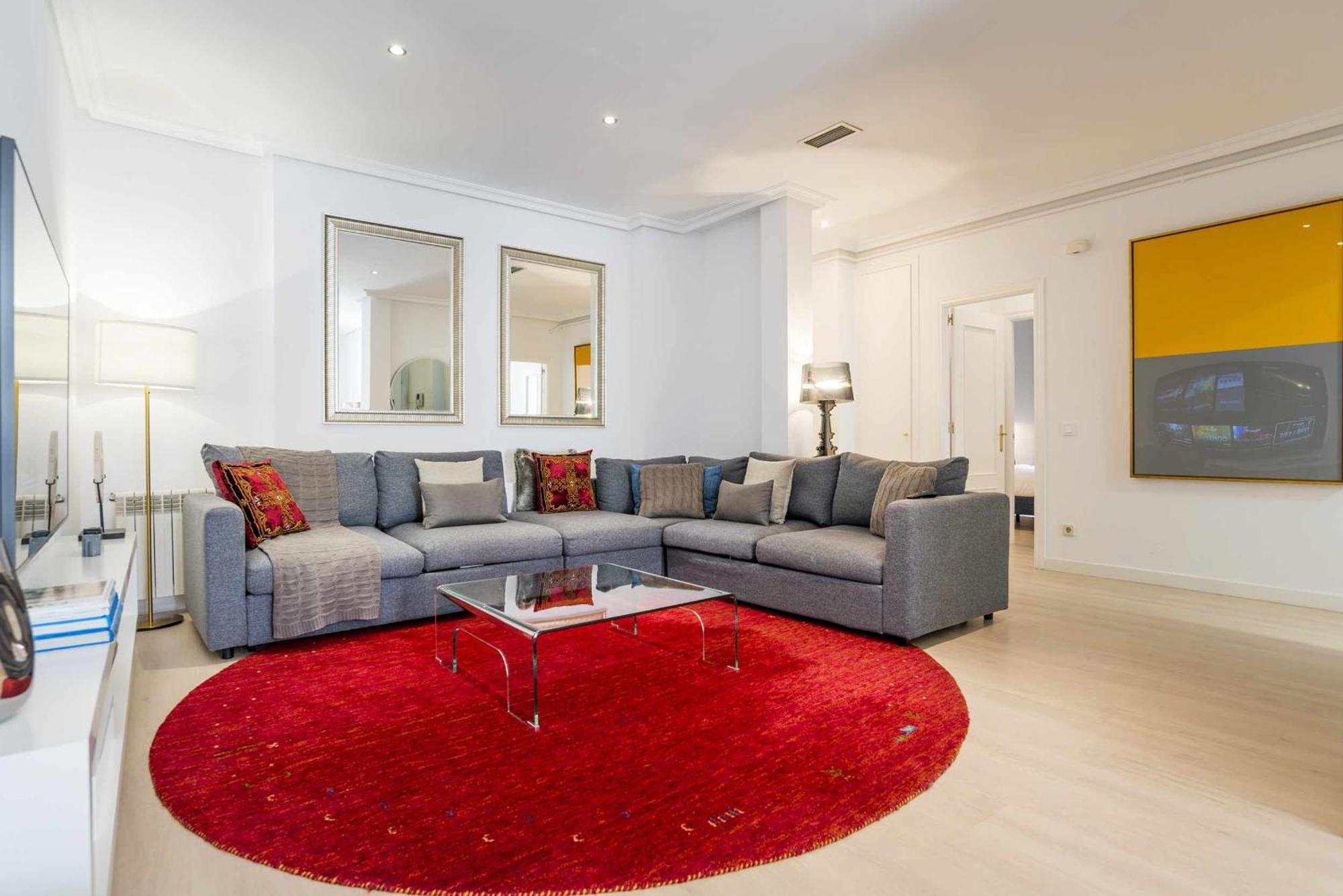 Royal Palace By Skykey Apartment