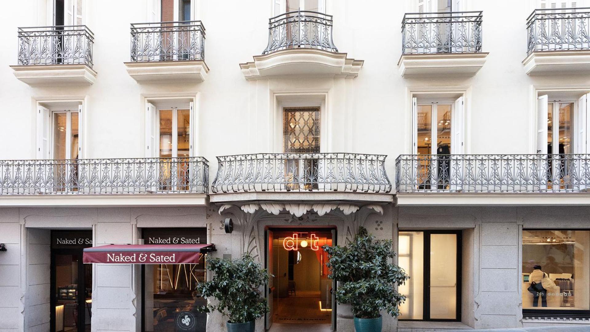 Chic & Basic Dot Hotel