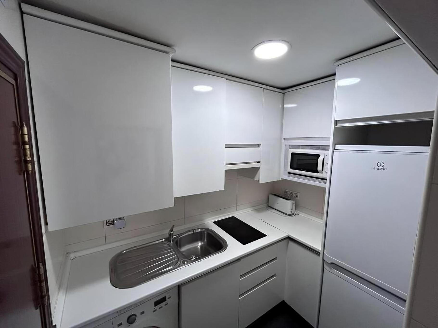 Apartamento Comfortable Flat In Paseo Del Prado Atocha-almd8 *