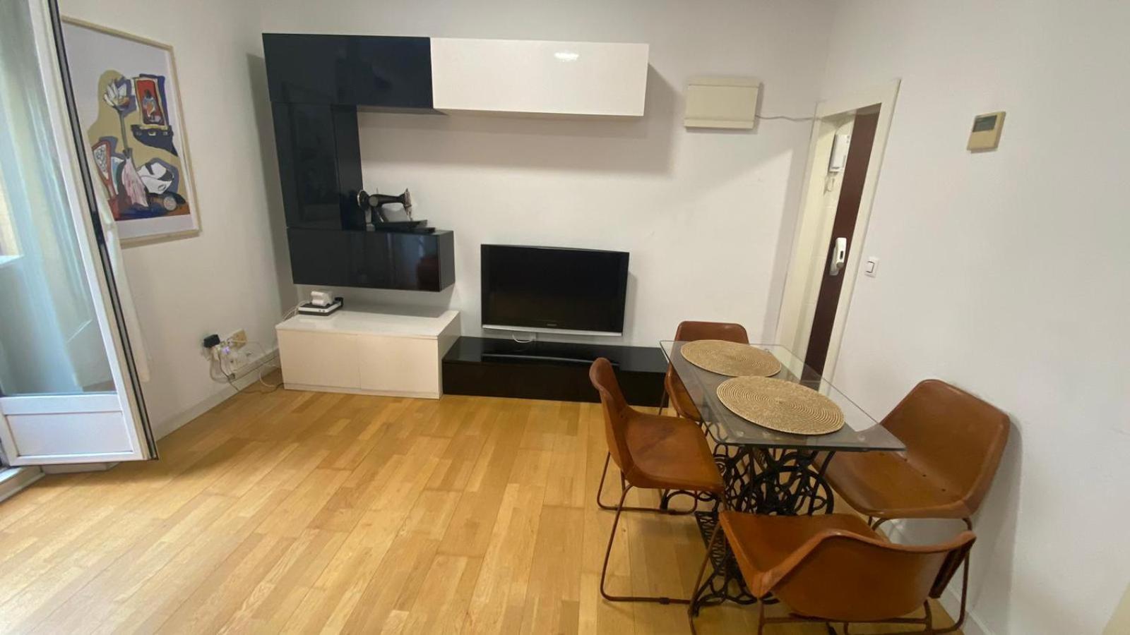 Apartamento Comfortable Flat In Paseo Del Prado Atocha-almd8