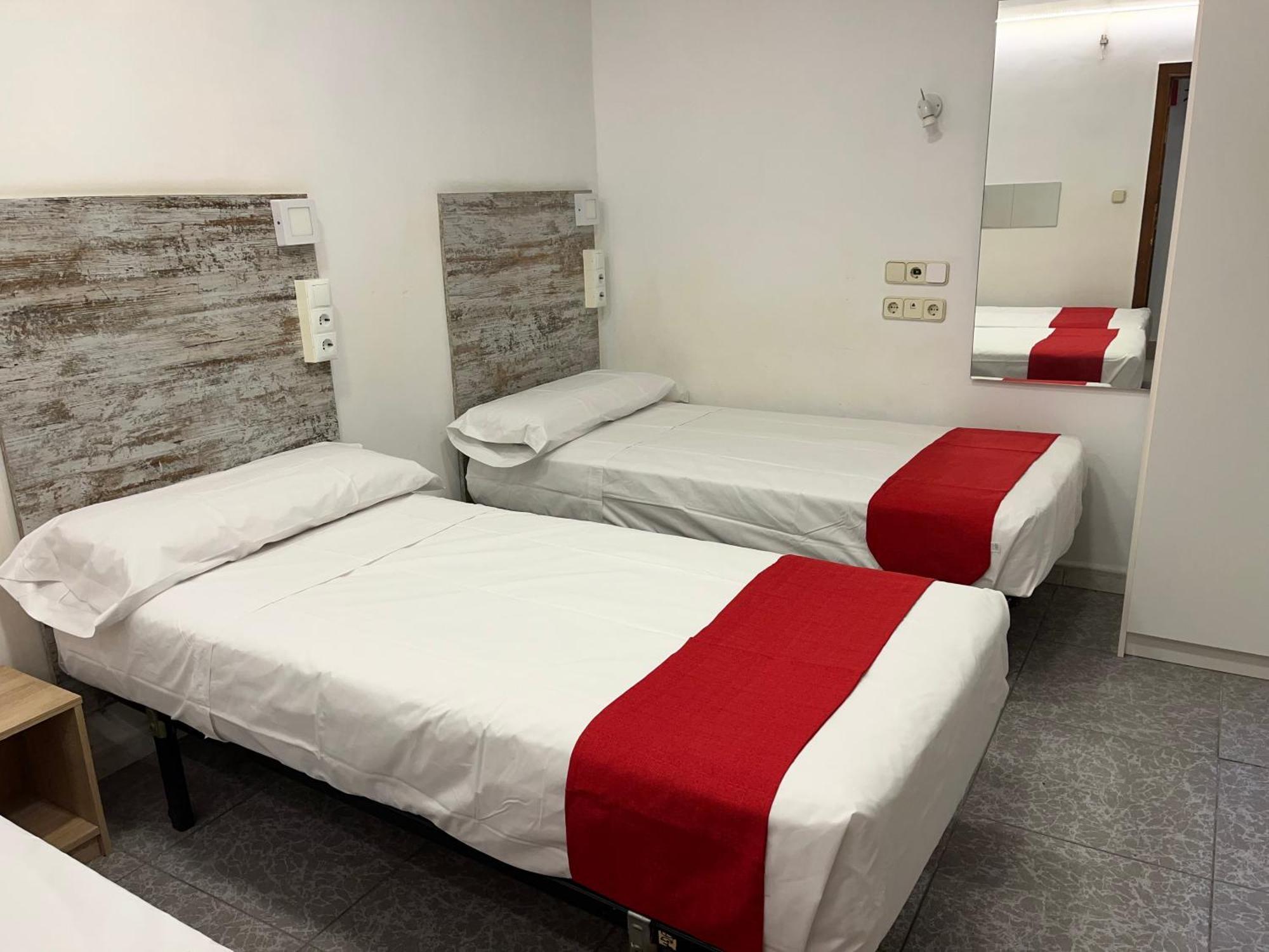 Guest house Casa De Huespedes Almansa 2*