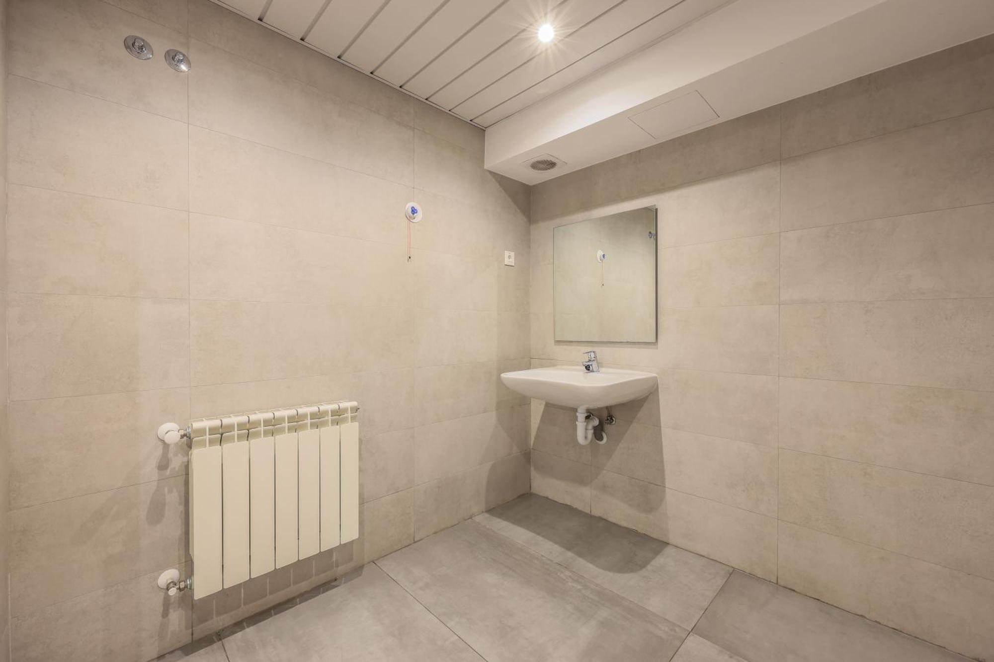 Amazinn Places Blasco De Garay 102 Madrid