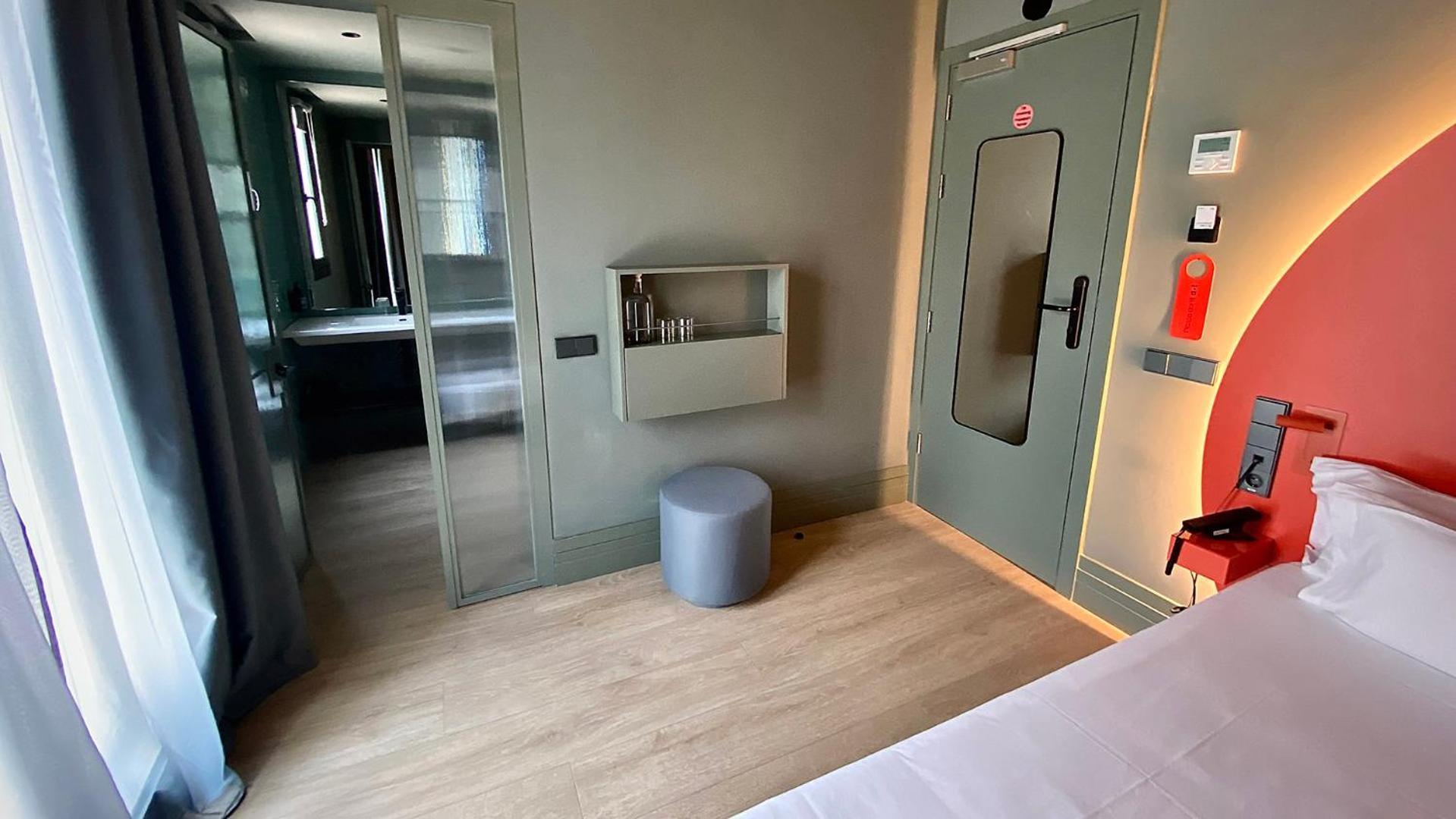 Hotel Chic & Basic Dot 3*