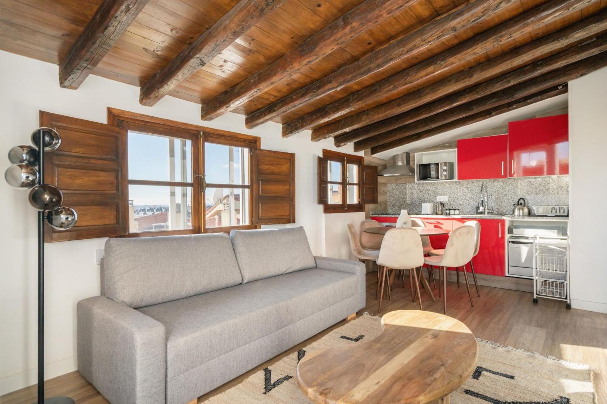 Atico Con Terraza En Lavapies Alquiler Temporal Apartamento