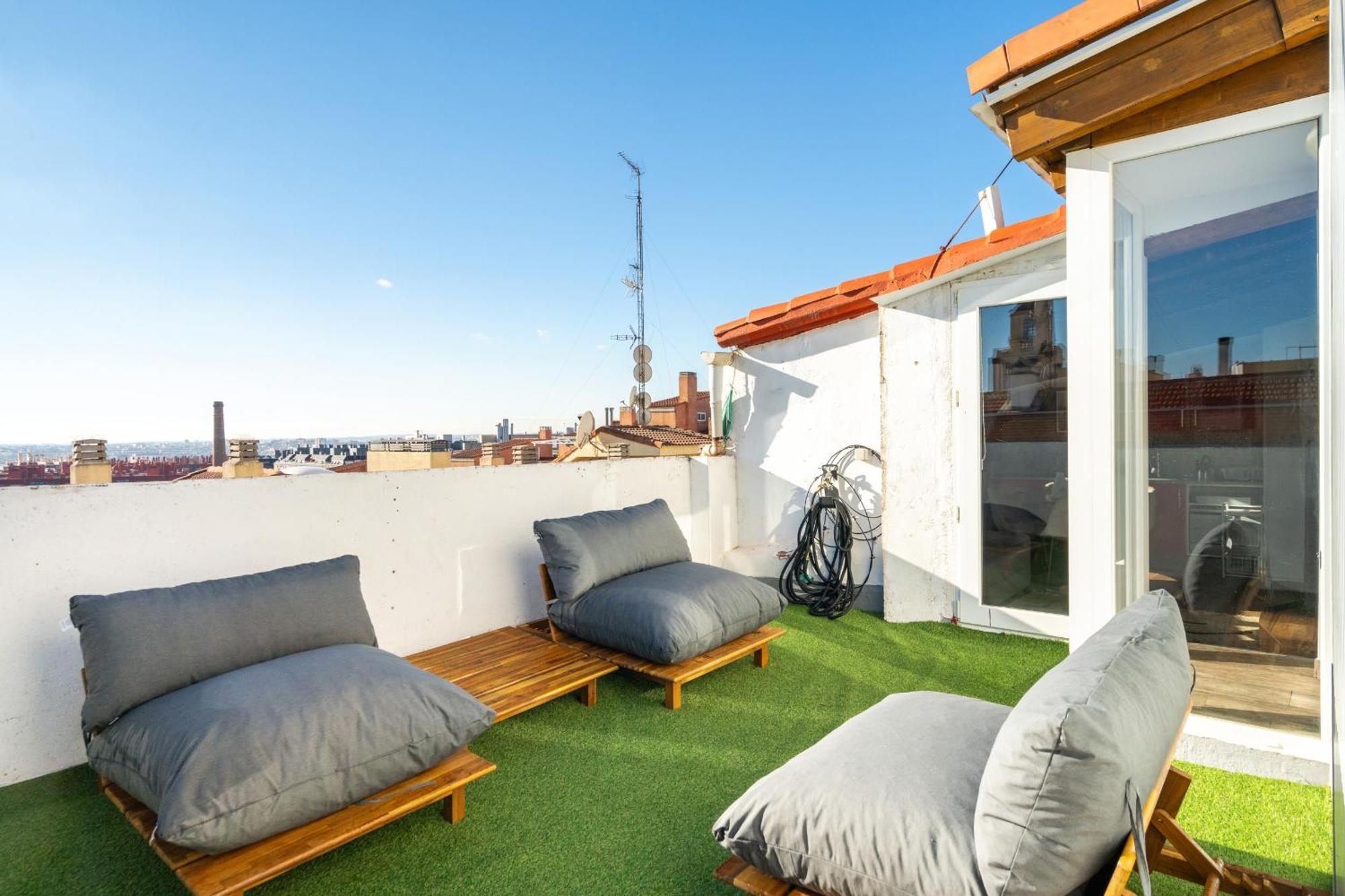Atico Con Terraza En Lavapies Alquiler Temporal *