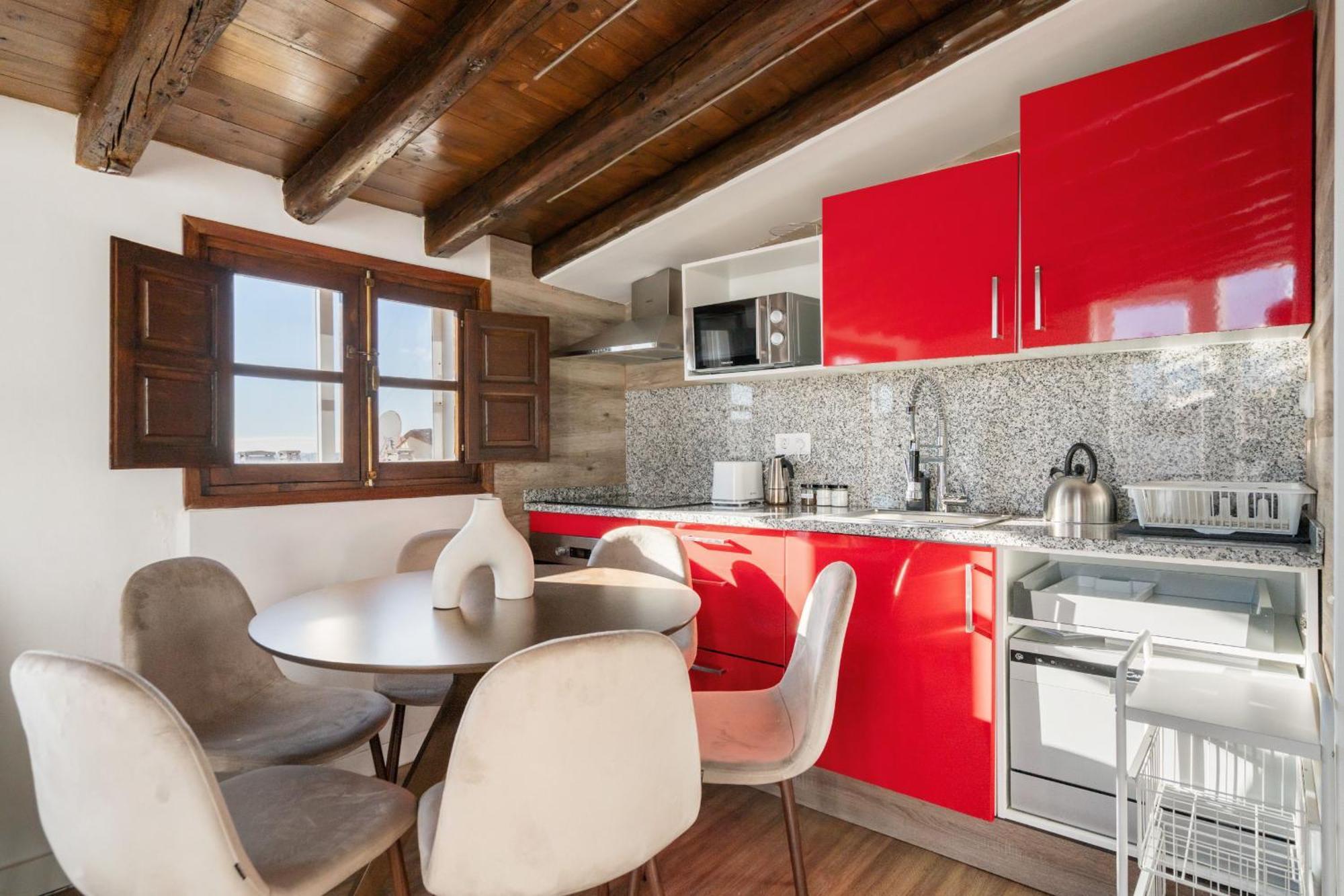 Atico Con Terraza En Lavapies Alquiler Temporal Apartamento