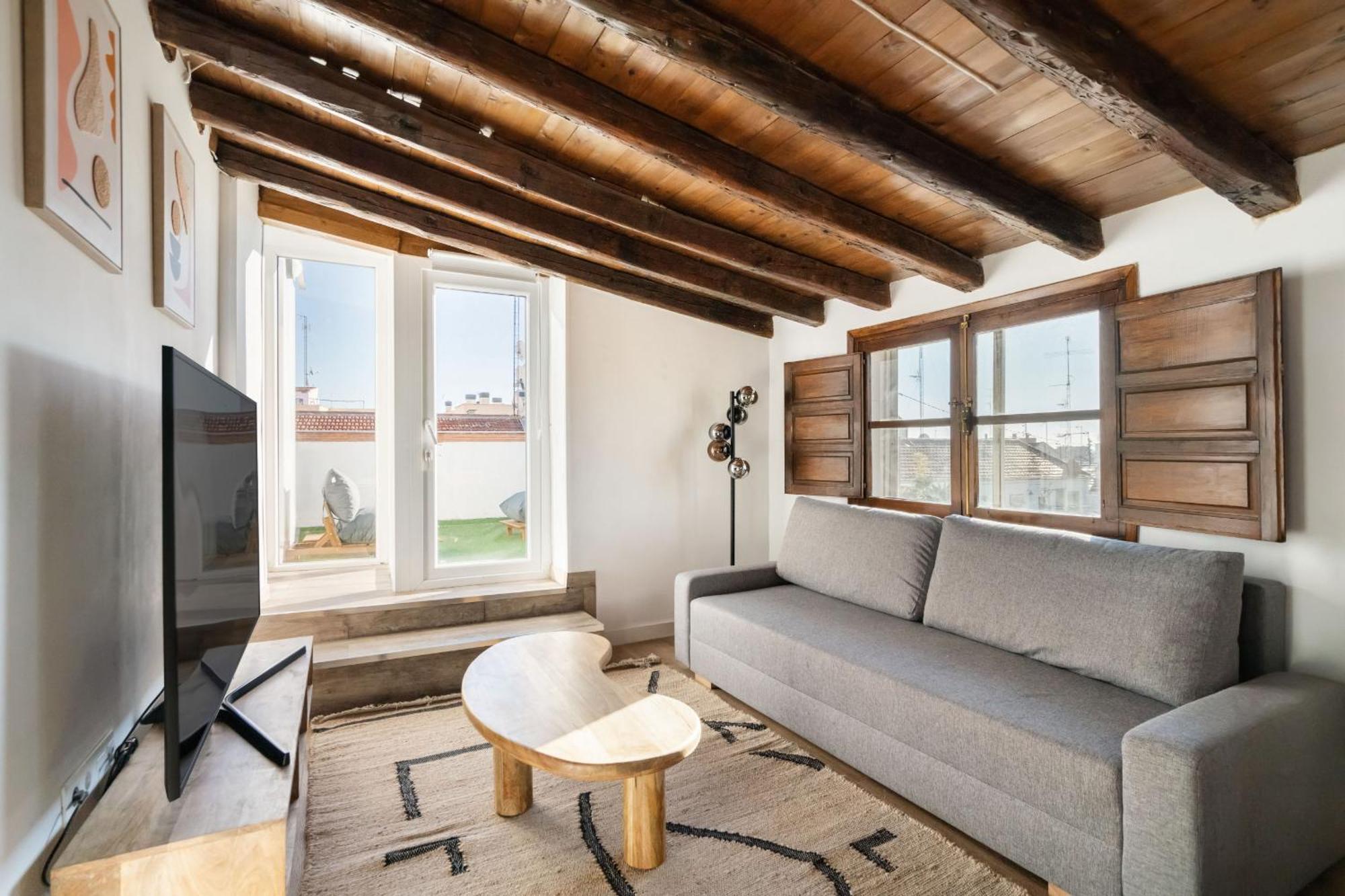 Apartamento Atico Con Terraza En Lavapies Alquiler Temporal *