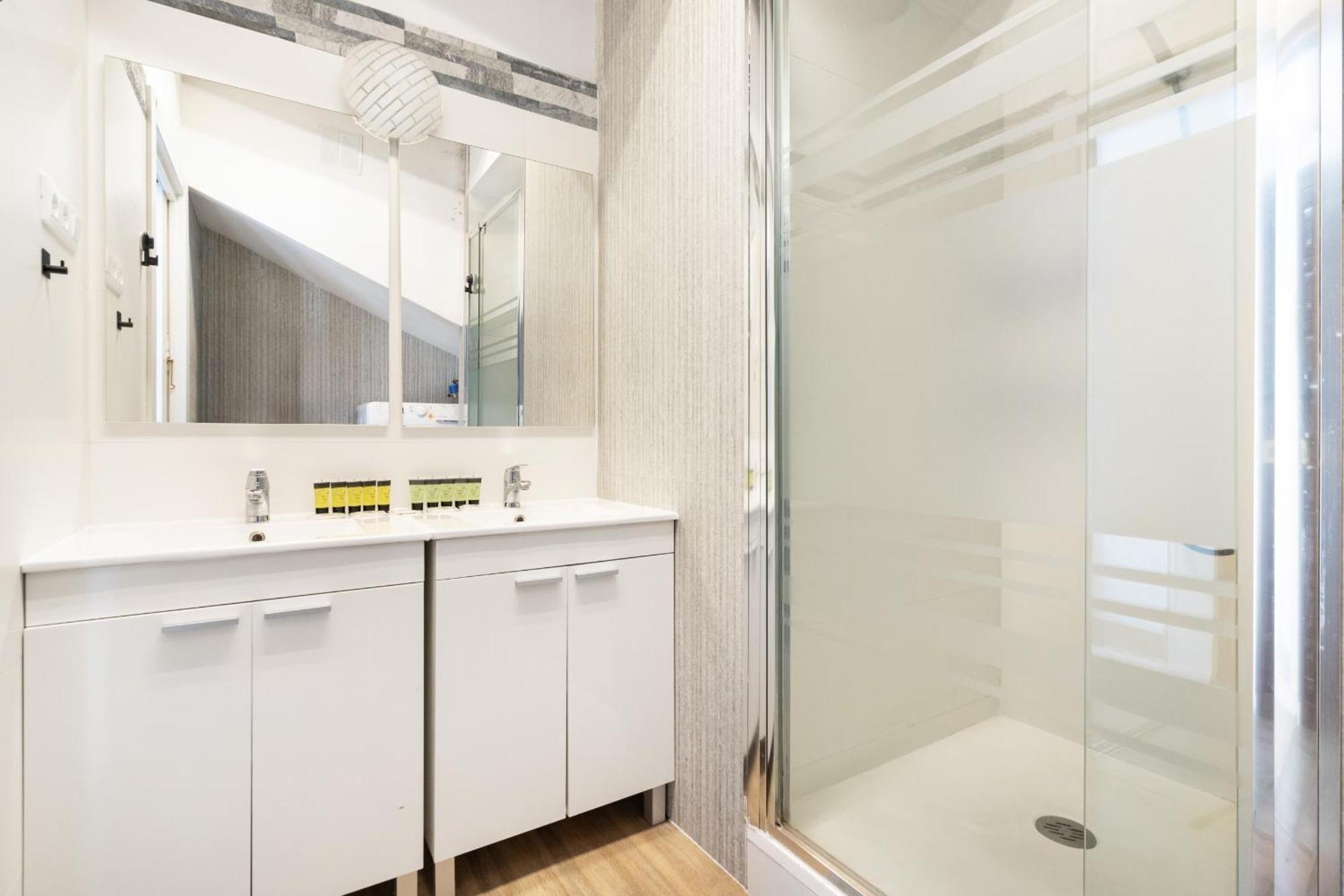 Apartamento Atico Con Terraza En Lavapies Alquiler Temporal